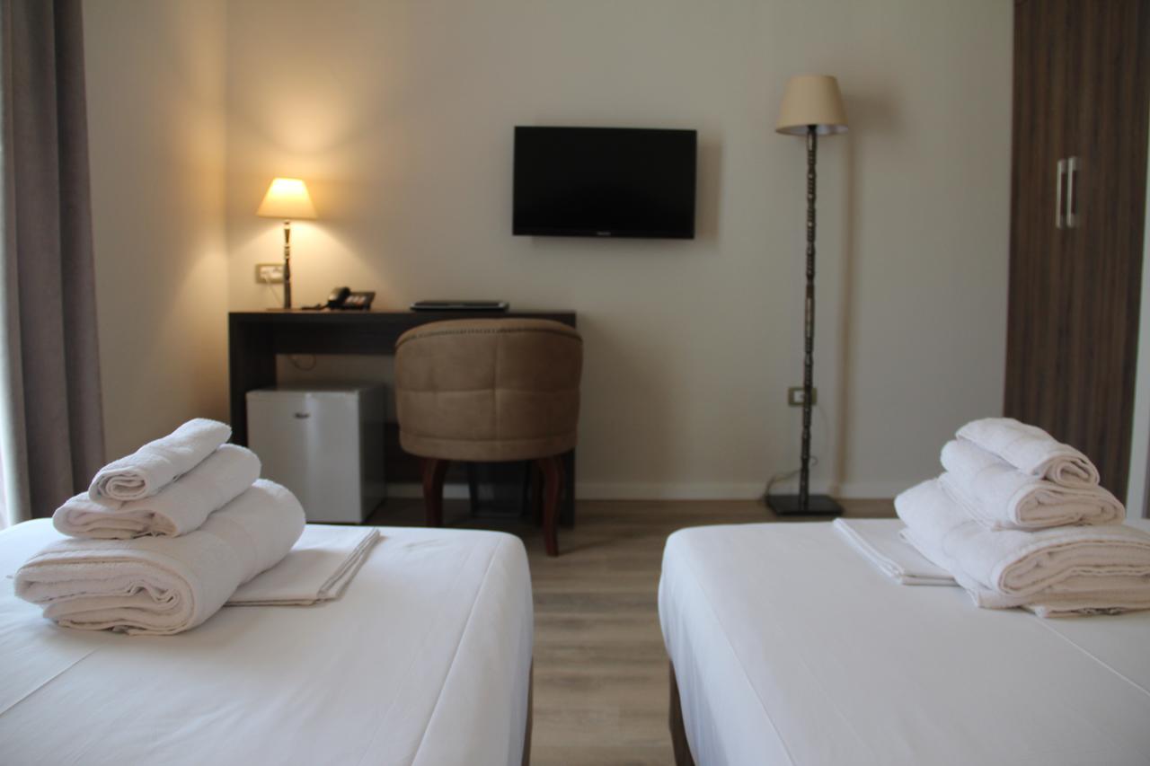 Hotel Hermes 地拉那 外观 照片